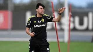 DT de Inter de Porto Alegre quedó en la cuerda floja tras humillante eliminación de Copa de Brasil