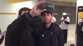 Hinchas de Colo Colo dieron calurosa recepción al plantel en Sao Paulo