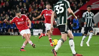 Nottingham Forest castigó a Manchester United y se alejó del descenso en la Premier
