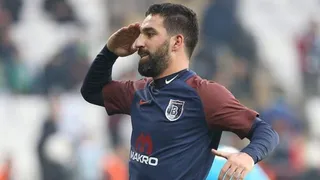 Arda Turan cumplió 31 años y recordamos su debut goleador con Basaksehir