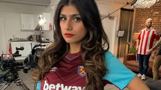 Mia Khalifa inició grabaciones de un proyecto relacionado con la Premier League