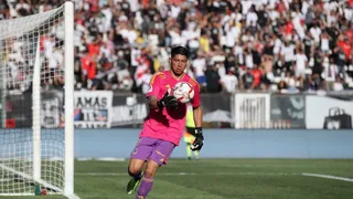 Con una inédita delantera: La formación de Colo Colo para su encuentro con Everton