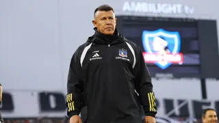 Reunión clave en Colo Colo: Almirón cada vez más lejos del Monumental