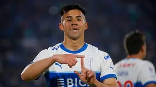 Las dos alternativas que baraja la UC ante la inminente partida de Alexander Aravena