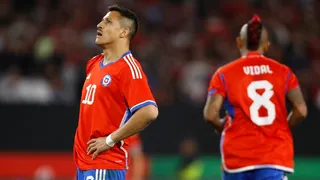 “Hace tiempo que no veía una tan mala”: Vidal, Alexis y Medel criticaron la cancha del Monumental