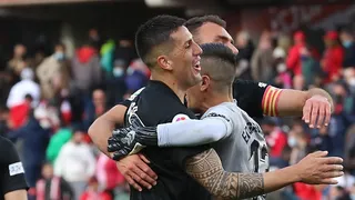 Enzo Roco afirmó la defensa de Elche en valioso triunfo ante Granada