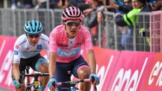 Carapaz mantuvo el liderato del Giro de Italia tras etapa que ganó Esteban Chaves