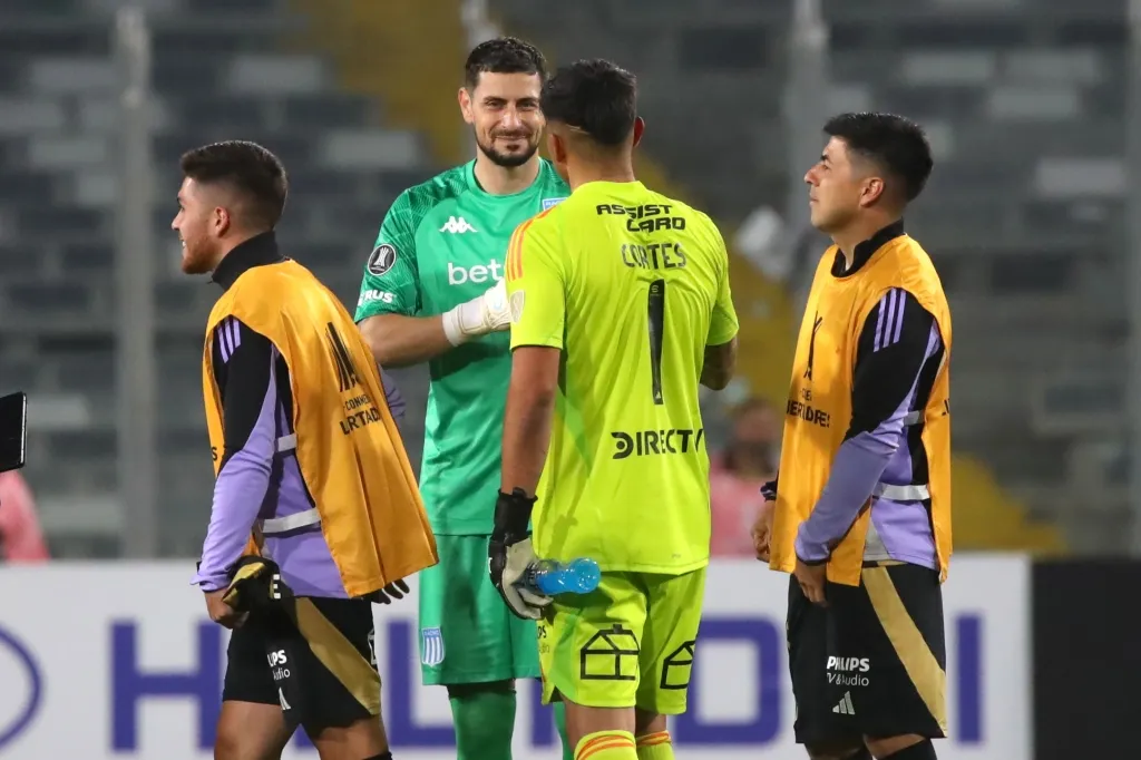 Gabriel Arias y Brayan Cortés en el duelo entre Colo Colo y Racing por Copa Libertadores / ©Jonnathan Oyarzun/Photosport.