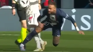 ¿Se pierde la revancha ante Bayern? La escalofriante torcedura de tobillo de Neymar