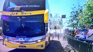 Así fue la funa que realizaron hinchas de la U a jugadores en el CDA