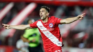 Argentinos alcanzó a Boca Juniors en la cima de la Superliga tras ganar Newell’s