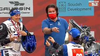 Piloto español pidió matrimonio a compañera de equipo en el podio final del Dakar