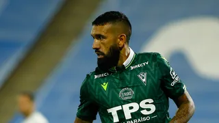 Ronnie Fernández puso fin a su contrato con Santiago Wanderers para volver al fútbol árabe
