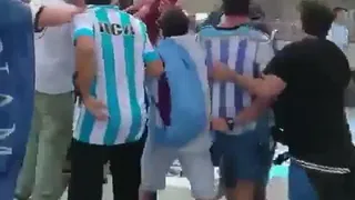 La ingeniosa actividad de los hinchas argentinos para reunir dinero en Rusia