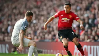 Alexis Sánchez participó en decepcionante empate entre Manchester United y Liverpool
