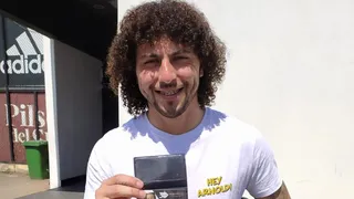 Maximiliano Falcón recibió credencial de socio de Colo Colo para su pequeño hijo Domingo