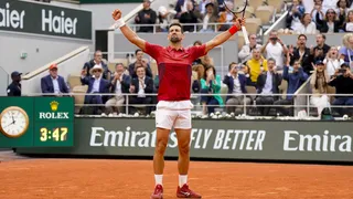 Novak Djokovic sorteó otro partido maratónico para seguir avanzando en Roland Garros