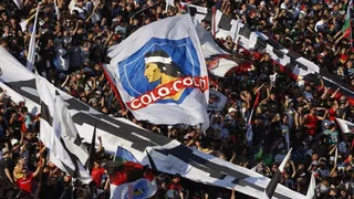 Colo Colo recibió apoyo de sus hinchas en un masivo “arengazo”
