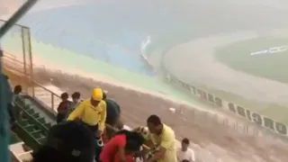 No lo pasan bien en Brasil: Se inundó estadio en Bahía tras intensas lluvias