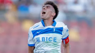 Diego Valencia sufre grave lesión en la U Católica y estará fuera por meses