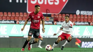 Gonzalo Jara le ganó el duelo de chilenos a Claudio Baeza en triunfo de Xolos ante Toluca