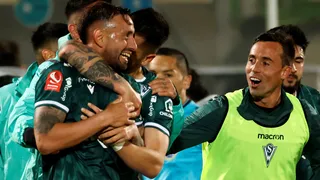 Santiago Wanderers venció a un errático Cobreloa y presiona en el podio del Ascenso