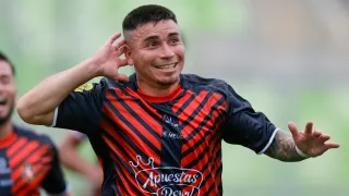 Festeja el puntero: Limache aplastó con cinco goles a Cobresal en El Salvador