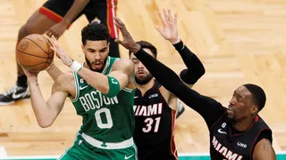 Boston Celtics aplastó a Miami Heat y sueña con la remontada en la final del Este