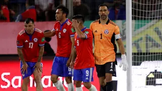 ¡Malísima para La Roja! Arturo Vidal fue castigado con tres fechas por agresión en duelo contra Ecuador