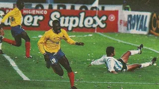 Freddy Rincón aportó con dos golazos al histórico 5-0 de Colombia en Argentina