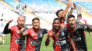 Antofagasta batió a Barnechea y reforzó su liderato en el Ascenso