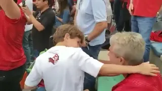 El fútbol no reconoce edades: La celebración del abuelo, el papá y el hijo en el título de Flamengo