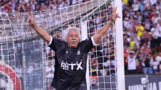 Carlos Caszely dijo quién debe ser el indicado para convencer a Claudio Bravo para jugar en Colo Colo