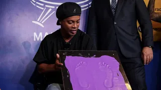 Ronaldinho Gaúcho ingresó al paseo de la fama del Estadio Maracaná