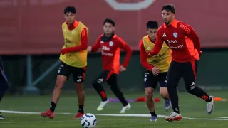 Las bajas de La Roja ante Brasil que complican a Nicolás Córdova