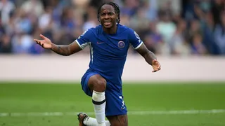 Chelsea tuvo otro tropezón al estrellarse con Aston Villa y un soberbio “Dibu” Martínez