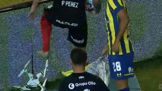 Pablo Pérez destrozó un dron en el clásico entre Newell’s y Rosario Central