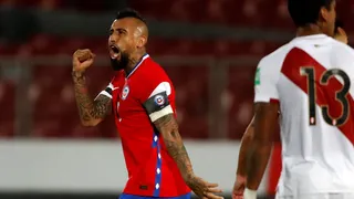 El debate que se tomó redes sociales: ¿El golazo de Vidal a Perú supera al de Salas en Wembley?