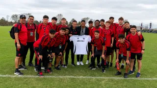 Se fue de Colo Colo y no olvida: excapitán sorprende a juveniles en Perú
