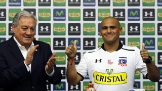 Humberto Suazo se puso la camiseta 26 de Colo Colo