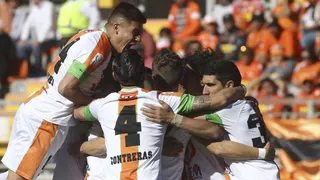 Miguel Sanhueza convirtió un llamativo autogol que amplió la ventaja de Cobresal sobre Cobreloa