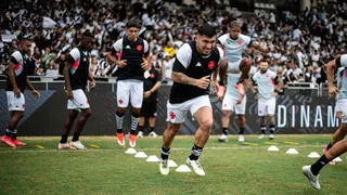 Gary Medel lideró victoria de Vasco ante Gremio en el Brasileirao