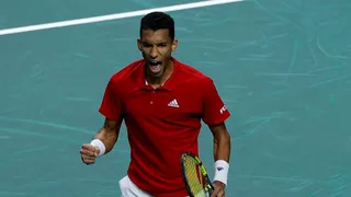 Felix Auger-Aliassime le dio vida a Canadá en semifinales de Copa Davis al vencer a Lorenzo Musetti