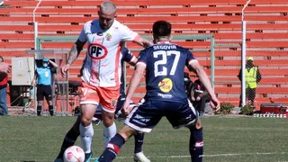 Cobresal desperdició su ventaja y Melipilla salvó un empate desde el norte