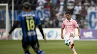 Huachipato aprovechó la ventaja numérica ante la UC y firmó su tercer triunfo consecutivo