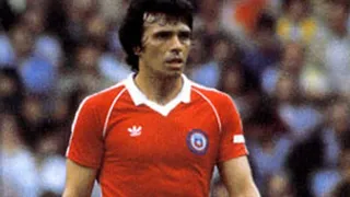 Así jugaba Elías Figueroa que este 25 de octubre cumple 69 años