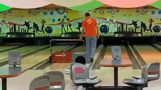 El Team Chile de Bowling continúa trabajando en las dependencias de un centro comercial