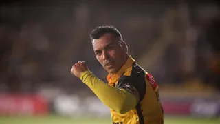 Esteban Paredes salió del retiro y jugará en San Antonio Unido