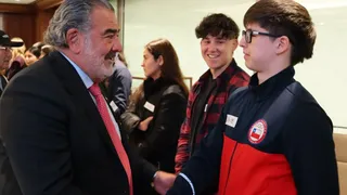 Andrónico Luksic se reunió con deportistas del Team Chile