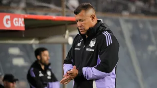 Almirón metido en líos: DT de Colo Colo fue citado al Tribunal de Disciplina